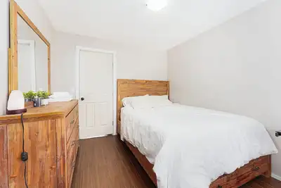 Image de Modern Vancouver Home — Fast Wi-Fi & Self Check-In