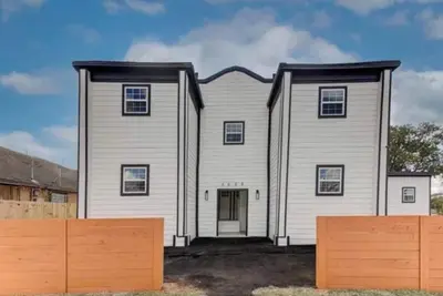 Image de 2 bedroom stylish home with entertainment Room and in prime Houston location