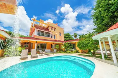 Image de Luxury 5-bedroom Villa with Pool, 24/7 Security and Ac