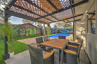 Image de Houston white house, private pool, patio and game room the best place in Houston