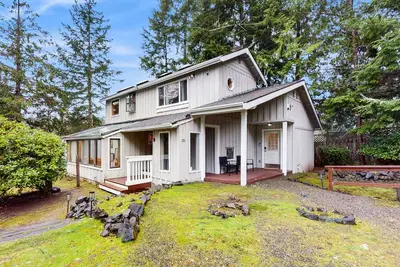 Image de Charming house w/ wifi, fireplace, lake access & dog-friendly