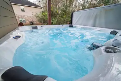 Image de Lovely 4-bedroom Oasis with HotTub, Gameroom, Grills and FirePit nead Ft Moore