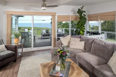 Image de Relaxing 3br Waterfront Plymouth Retreat, Walk to Beach, Outdoor Shower