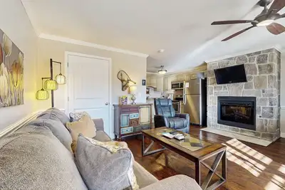 Image de Pool + Riverfront! Couples Retreat in Smoky Mtns