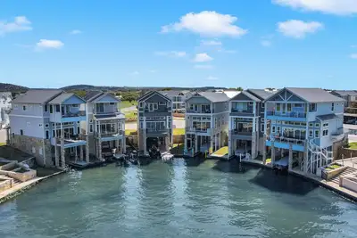 Image de Charming Home w/ Hot Tub & W & D