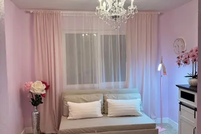 Elegant Home with Pool & Mountain View 4br