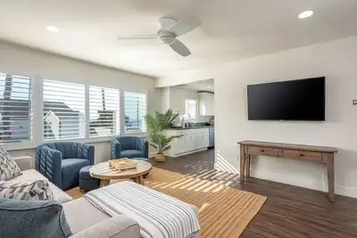 Image de Steps to the Shore – Partial View 2br - Unit 1