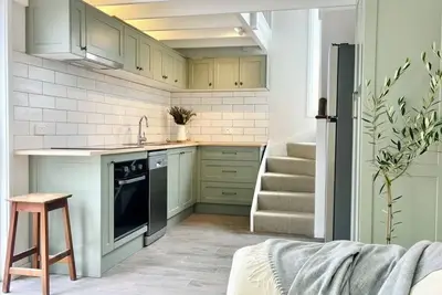 Image de Beautifully styled 2 bed villa with romantic loft master and private courtyard.