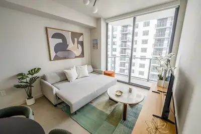 Image de Luxury 1 Master Bedroom in The Crosby #2110