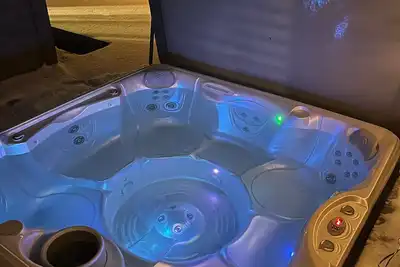 Image de Liquid Lodge: 6br Multi-Family Hub with 3 Living Areas, Private Hot Tub & 4pm Check Out