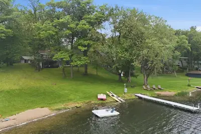 Image de Loon Calls & Crystal Waters: The Retreat on Lake Alexander