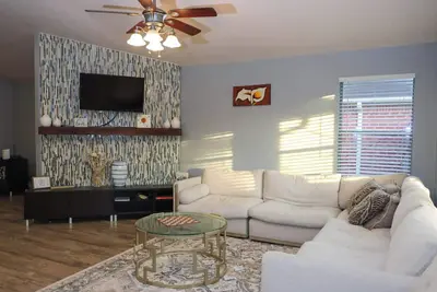 Image de Modern Cozy 4br House Stafford. Houston