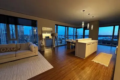 Image de 2-bedroom apartment in delightful Seattle with cool Ac breeze