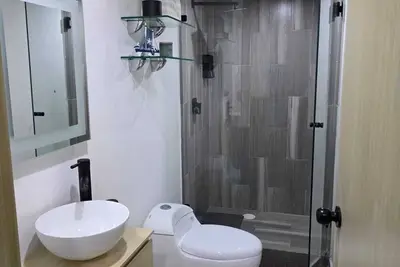 Image de Bay front apartment with beautiful view, come relax and enjoy.