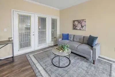 Image de Cozy Retreat w/ Balcony & Modern Comforts