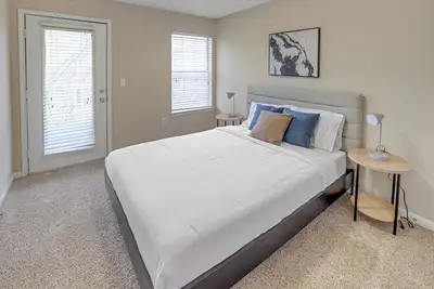 Image de Modern Comfort w/ Balcony, Kitchen & WiFi