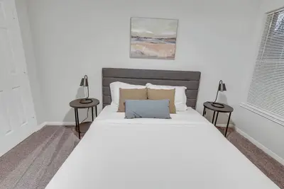 Image de Cozy Retreat w/ Balcony & Modern Comforts