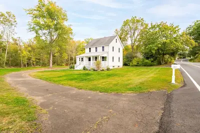 Image de Charming Renovated Home, Cozy for All! Pet friendly!