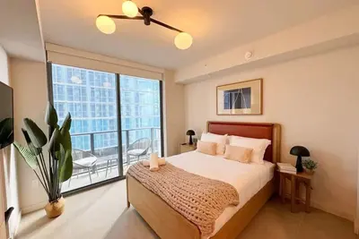 Image de Luxury 2-bedroom condo in Miami World center with roof top pool, Clubs and Arena