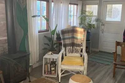 Image de Lake Life for Two -Walk to Marina + Close to Beach