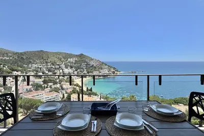 Image de Appartement à Roses avec terrasse, parking privé, et cuisine équipée