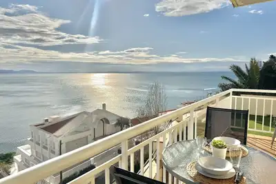 Image de Bel appartement avec piscine, WiFi et parking à 10 min de la plage