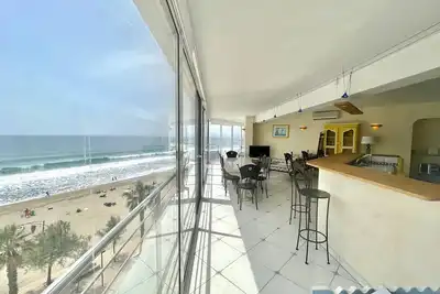 Image de Superbe appartement 3 chambres avec clim, parking, et Wifi à Roses
