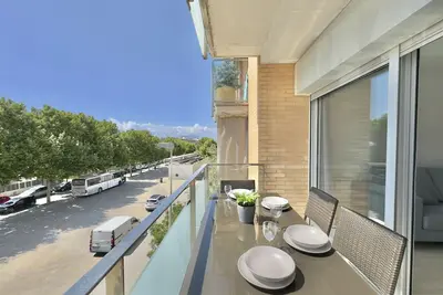 Image de Spacieux Appartement à Roses, 650m de la Plage, Parking Privé et Terrasse