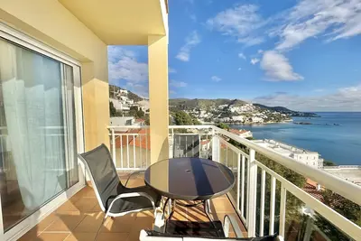 Image de Bel appartement avec piscine, clim, WiFi et parking à 700m de la plage à Roses