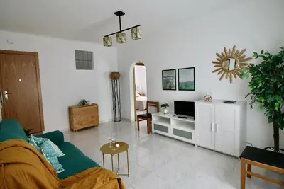 Image de Spacieux Appart Centre de Roses, 250m Plage, 3 Chambres, Clim, Tv, Wifi, Cuisine équipée