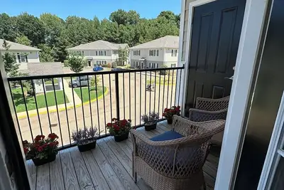 Image de 2br/2ba Condo Near Campus, Sleeps 6, 10-Min Trail Walk to Campus