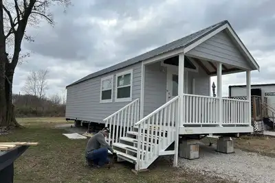 Image de Pleasant 1-bedroom cabin with Ac in cozy Carthage. Located on historic Rt66
