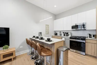 Image de Comfy Condo - Gym, Free Parking & Modern Amenities