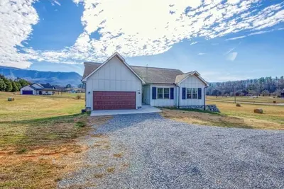 Image de Recharge with an amazing view of English mountain out each window, or back deck.