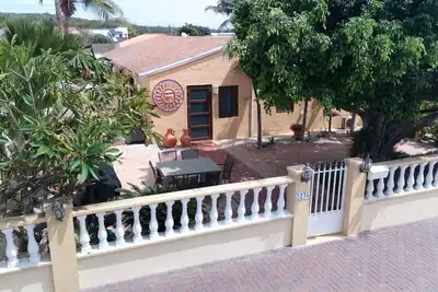 Image de Earthy Island Casita Aruba/Charming 3-bedroom bungalow w/ Ac near Mangel Halto