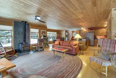 Image de Dock & Foosball: Esquagama Lake Family Cabin