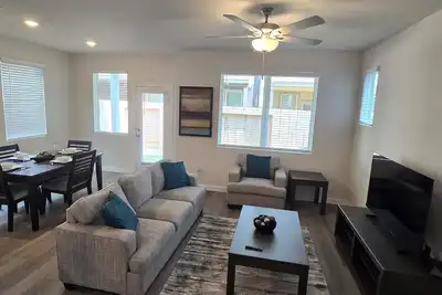 Image de Beautiful 3-bedroom house with Ac in Houston's Energy Corridor.