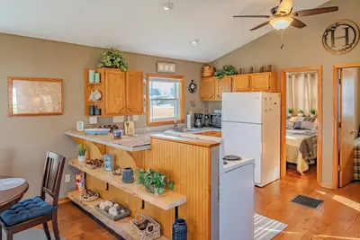 Image de Tall Timbers Retreat. 3 bd 2 bath Cottage & Guest House at Seneca Lake