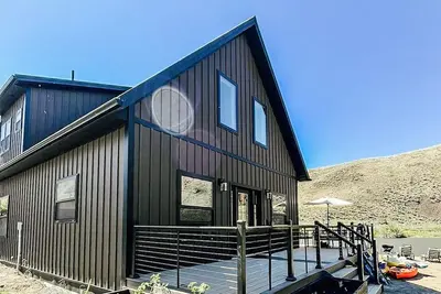 Image de Brand new home on Salmon riverfront with private beach 1/2 mile from Goldbug.