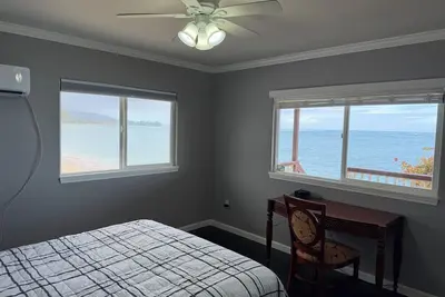 Image de Peaceful 3-bedroom beach house with Ac in charming Punaluu