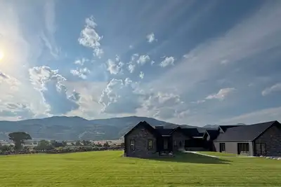 Image de Yellowstone Drift Lodge Paradise Valley Mt on the banks of the Yellowstone River