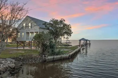 Image de Luxury Waterfront Camp + Hot Tub + Private Dock