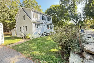 Image de Welcome to Mystic Moon! All new 3 bedroom, 2 bath 1. 1 miles to Mystic Bridge!