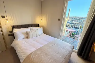 Image de 2 bed flat with balcony in Bath