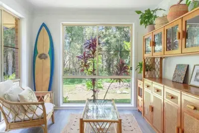 Image de Tropical escape! Minutes to beaches, boat harbour, cafes, restaurants and bars.