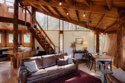 Image de Tranquil bush home 15mins to Cbd. Forest views, bath tub & underfloor heating