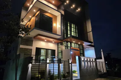 Image de Modern 2 bedroom stay with full kitchen and 2 washrooms. Ideal for groups of 5