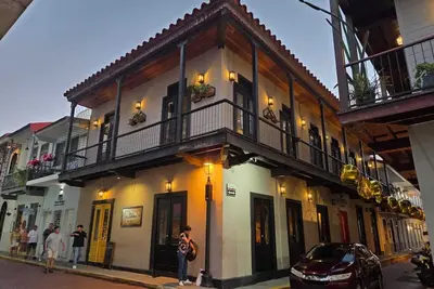 Image de A fully renovated private home in the heart of Casco Antiguo, ideal for up to 8 guests, offering space, comfort and an authentic experience in Panama City’s most iconic historic district.