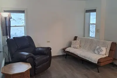 Image de A quiet cabin in the country.