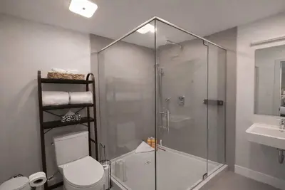 Image de Brand-New Slopeside Corner Townhome Across from Bunny Hill w/ Private Hot Tub